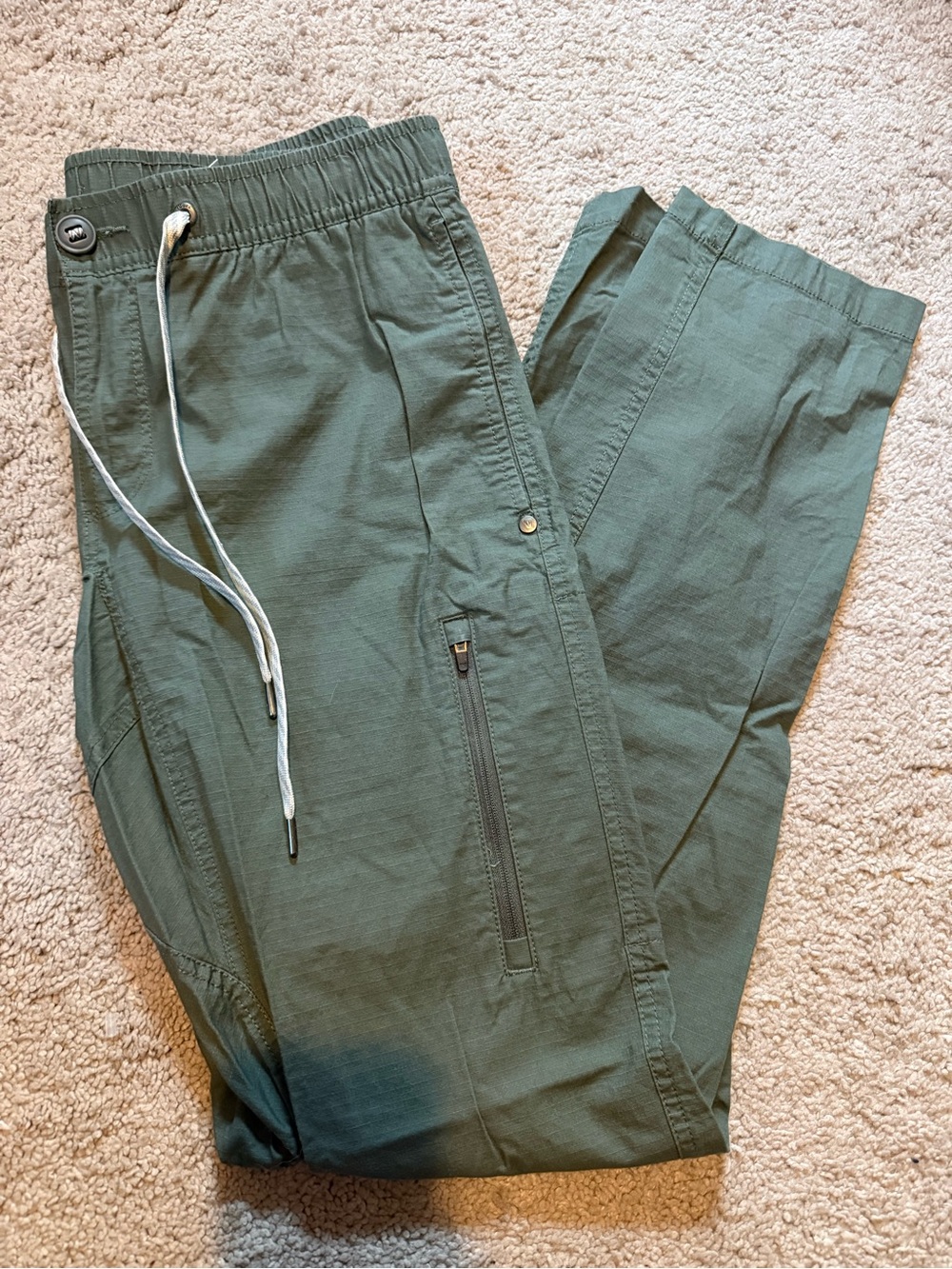 Vuori Wimens Rip Stop Olive Straight-Leg Pants